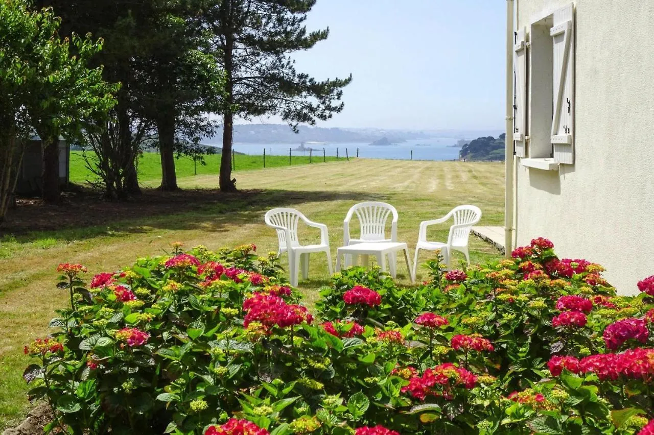 Holiday Home With Sea View, Plougasnou