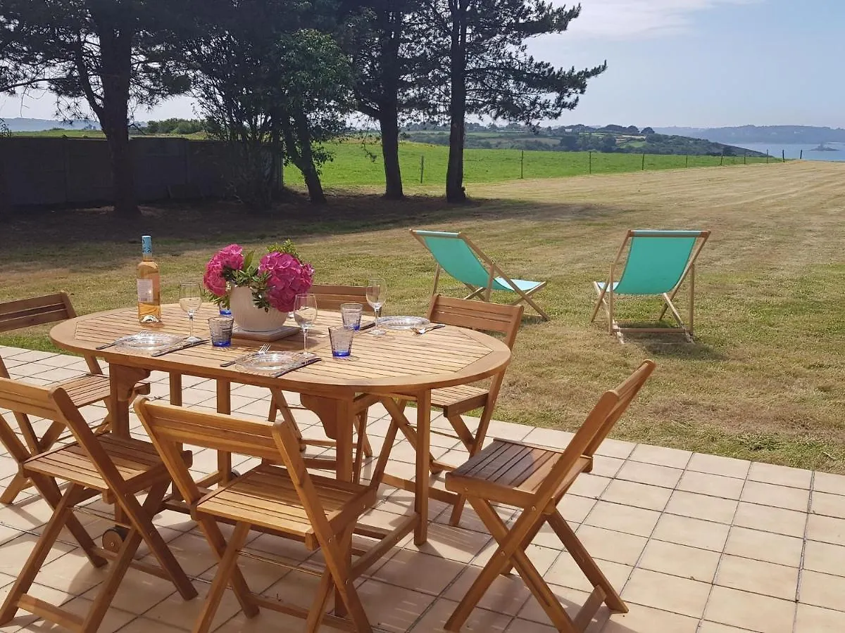 Holiday Home With Sea View, Plougasnou França